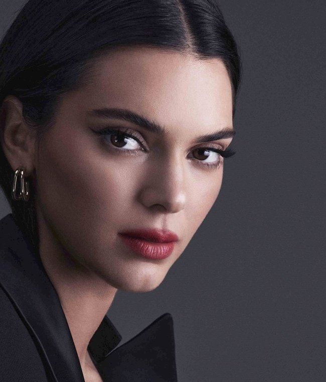 Kendall Jenner Always Does Her Own Mascara